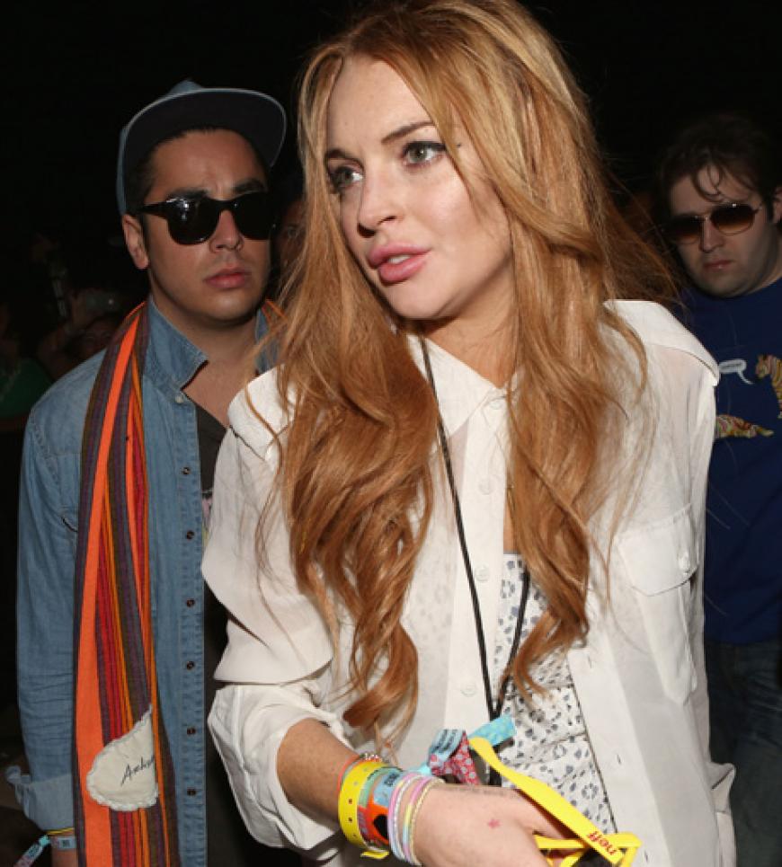 Lindsay Lohan darf zwar keine Party machen aber das Coachella Festival ist erlaubt, sagen die Richter. Na dann: Go Lindsay!
