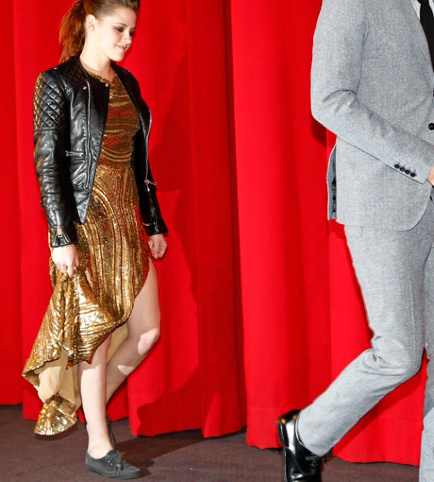 Ooops: Kurz nach dem Photocall wechselte sie ihre Louboutin-Heel in Turnschuhe!