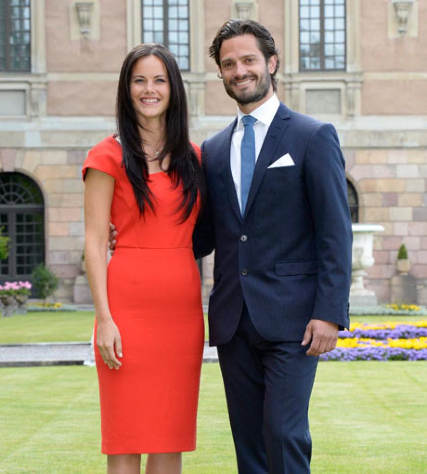 Prinz Carl Philip wird Sofia Hellqvist: Bei einer Pressekonferenz im Garten des Royalen Palastes in Stockholm stellten sich die frisch Verlobten heute der Presse