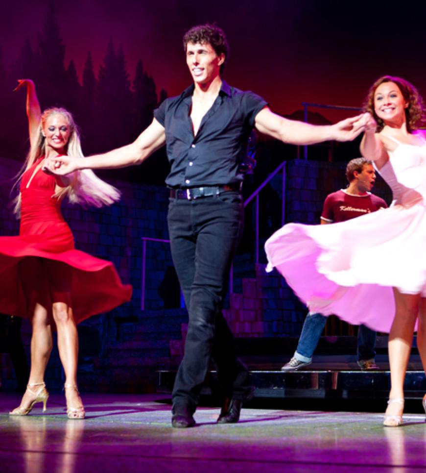 Die Darsteller in Aktion auf der Bühne: Alisa Nikolaus (Penny), Daniel Rakasz (Jonny) und Jenny Bach ( Frances