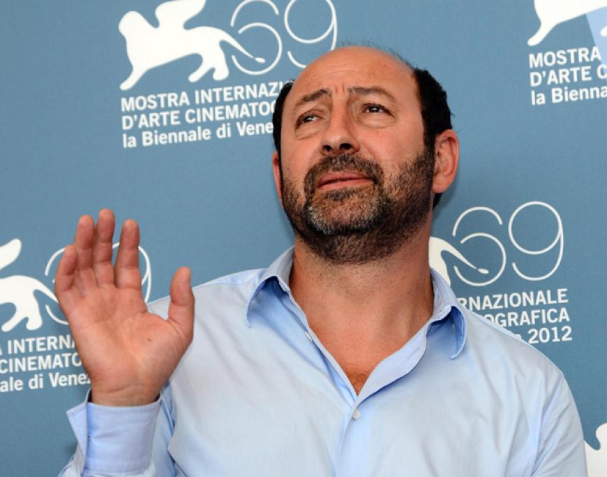 Den kennen wir doch? Klar, das ist der französische Star-Schauspieler´ Kad Merad, bekannt aus