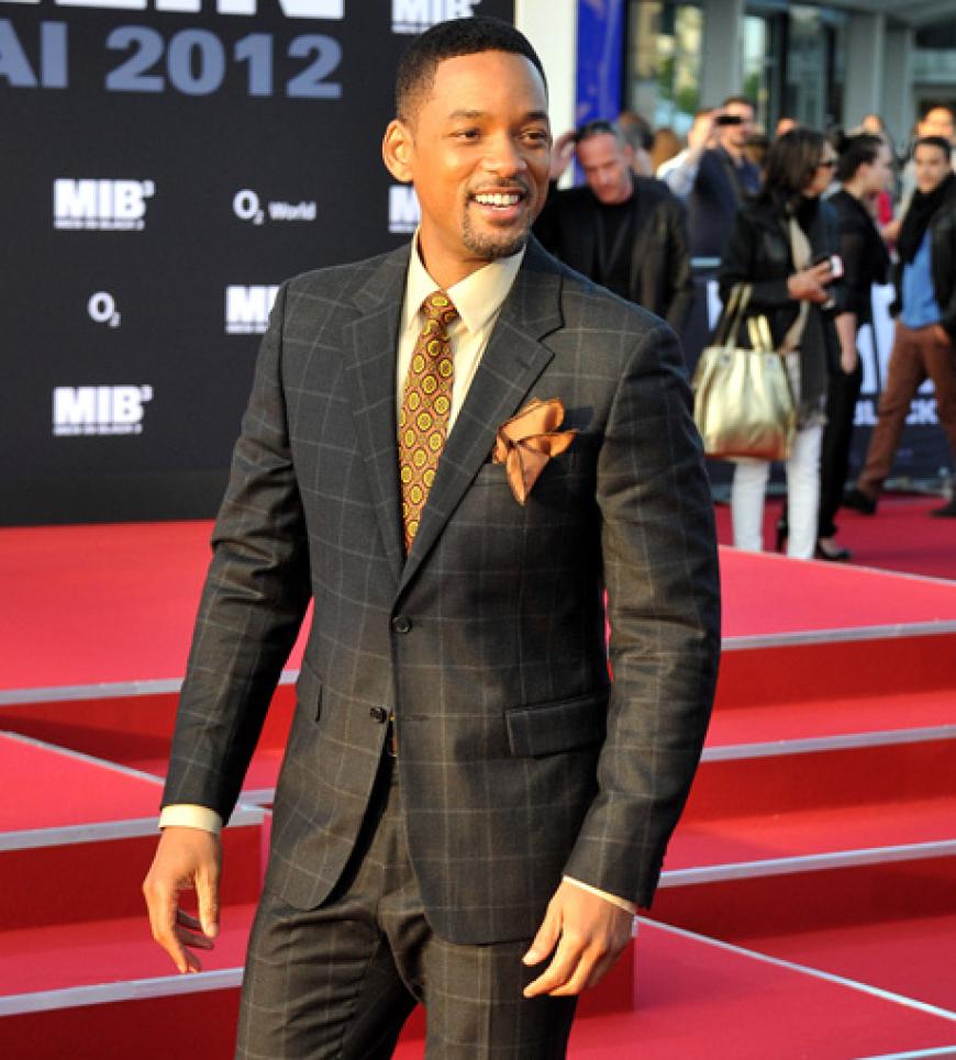 Über so viel Freizügigkeit auf dem Roten Teppich wunderte sich Hollywood-Star Will Smith und schaute gleich zwei Mail hin