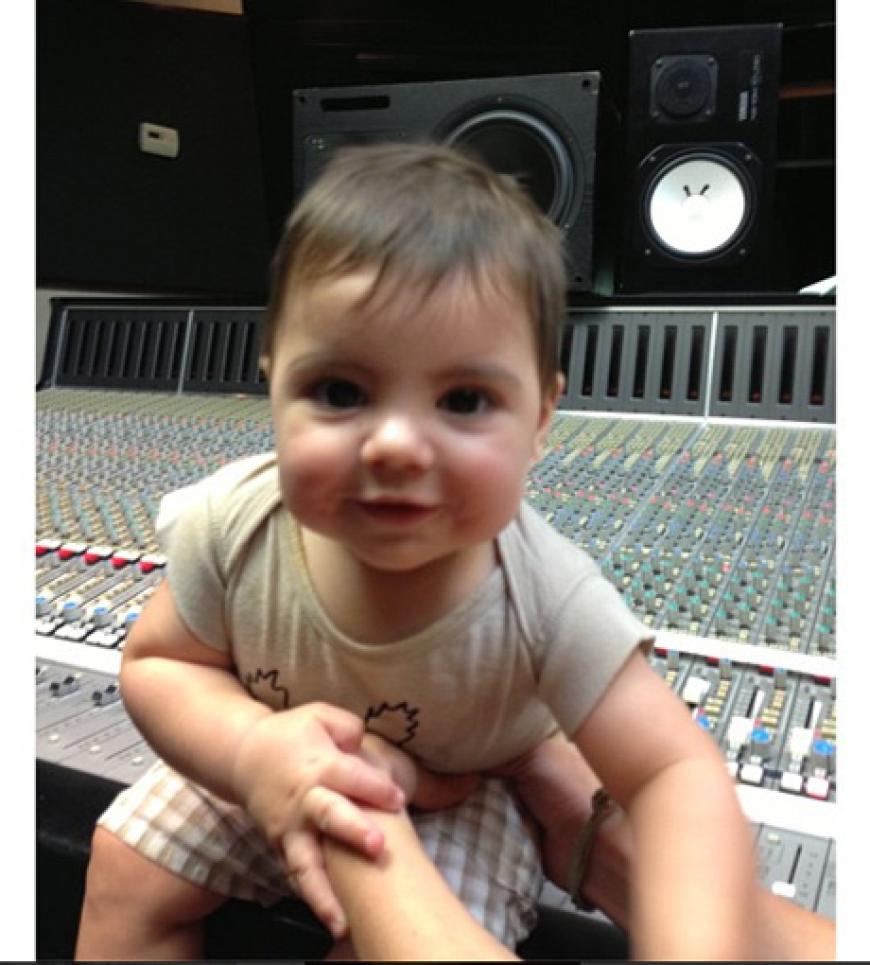 Früh übt sich: Milan im Tonstudio!
