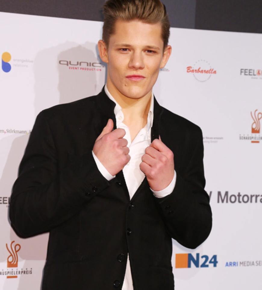 Newcomer mit Riesenpotenzial: Schauspieler Max von der Groeben, der übrigens der Sohn von RTL-Nachrichtensprecherin Ulrike von der Groeben ist, gewann in diesem Jahr schon die Goldene Kamera als bester Nachwuchsdarsteller