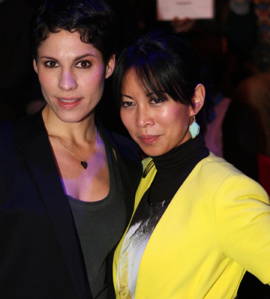 Auf der Fashion Week gibt es sicherlich viel zu Tratschen: Minh-Khai Phan-Thi und Jasmin Gerat