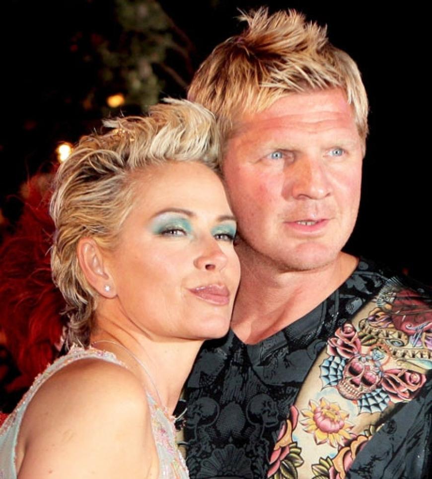 Seit Frühjahr 2008 sind der Ex-Fußballer und das Ex-Model wieder liiert. Claudia hat ihrem Stefan den Seitensprung im Jahr 2007 mit der Nachbarin Trinka Lowe verziehen. Inzwischen Leben die Effenbergs glücklich in einer Villa in München