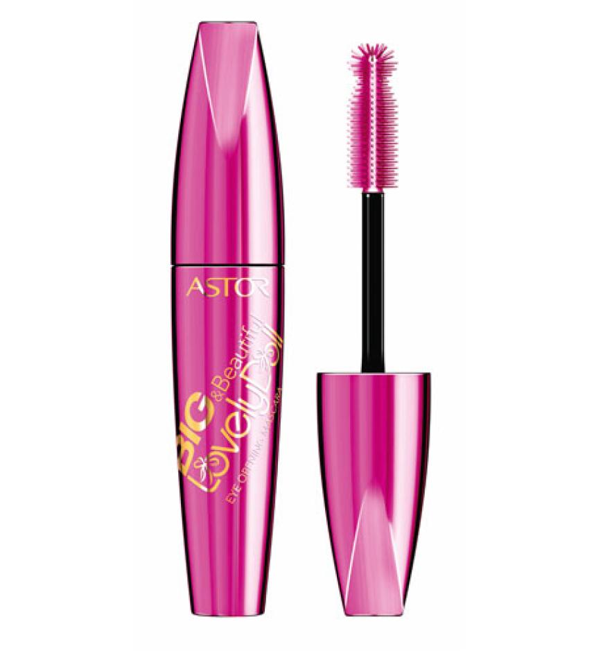 Um das Augen-Make-up abzuschließen, hat Rachel eine Mascara für einen voluminösen Augenaufschlag verwendet.