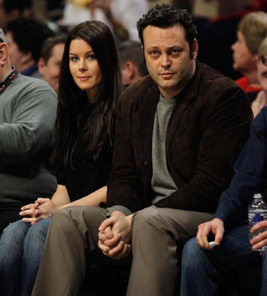 So verbringen Stars ihr Wochenende: Vince Vaughn schnappte sich seine Frau Kyla Weber und ging mit ihr zum Spiel der