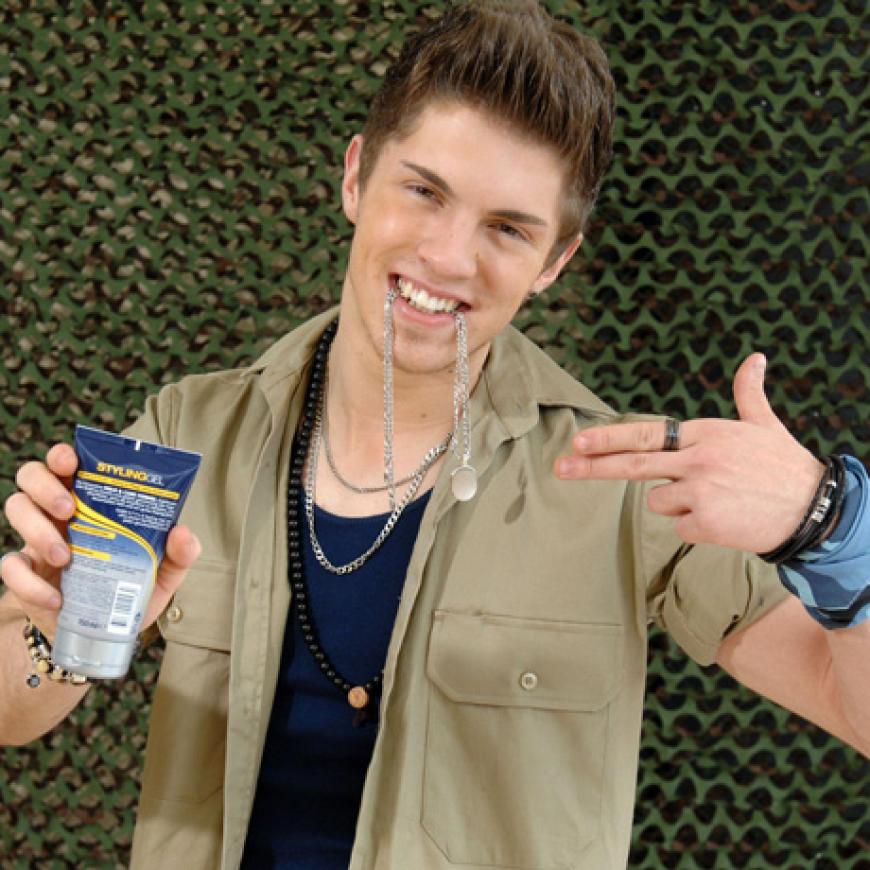 Joey Heindle (19): Der Sänger und frühere DSDS-Kandidat nimmt Haarwachs und eine Kette als Glücksbringer mit ins Camp
