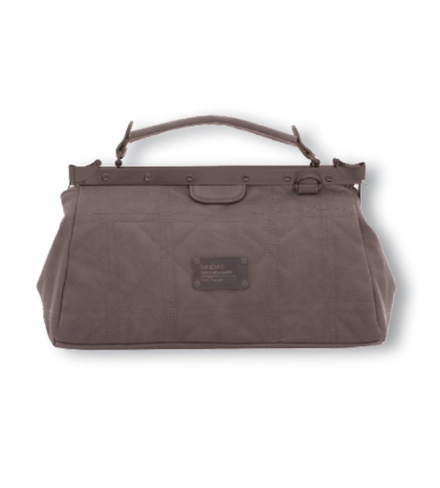 Jetzt zugreifen! Wir zeigen schon heute: It-Bags, die morgen alle haben wollen. Zum Beispiel: Messenger Taschen, Shopper, Clutches oder – in dieser Saison ganz neu – Trapper und Doctor Bags. Hier: Edles Grau von Bagsac, ca. 70 Euro