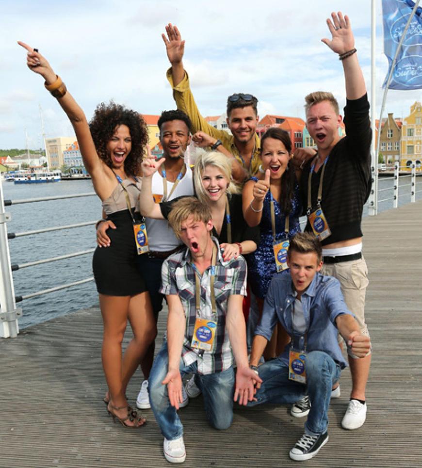 Die Top 8! Fest in der ersten Mottoshow treten an: Beatrice Egli,´ Erwin Kintop,´ Maurice Glover,´ Nora Ferjani,´ Ricardo Bielecki,´ Timo Tiggeler,´ Tim David Weller und´ Susan Albers