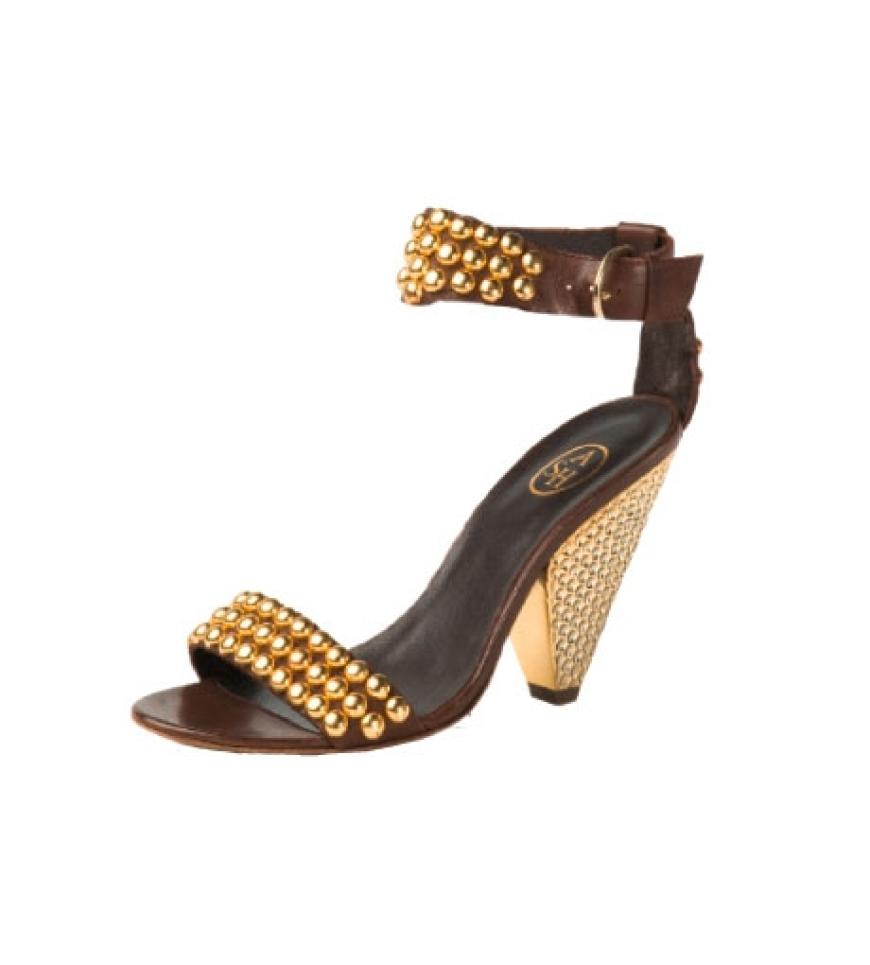 Rock-Chic mit Nieten
und Goldabsatz
von Ash, ca. 180 Euro