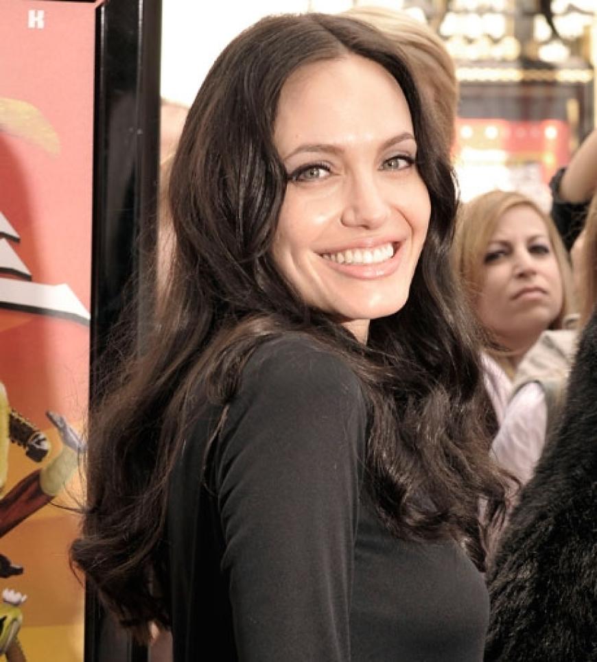 Eine strahlende Angelina Jolie
