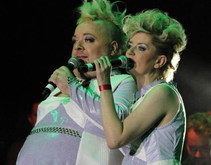 Dirk Bach mit Suzie Kerstgens auf der Bühne