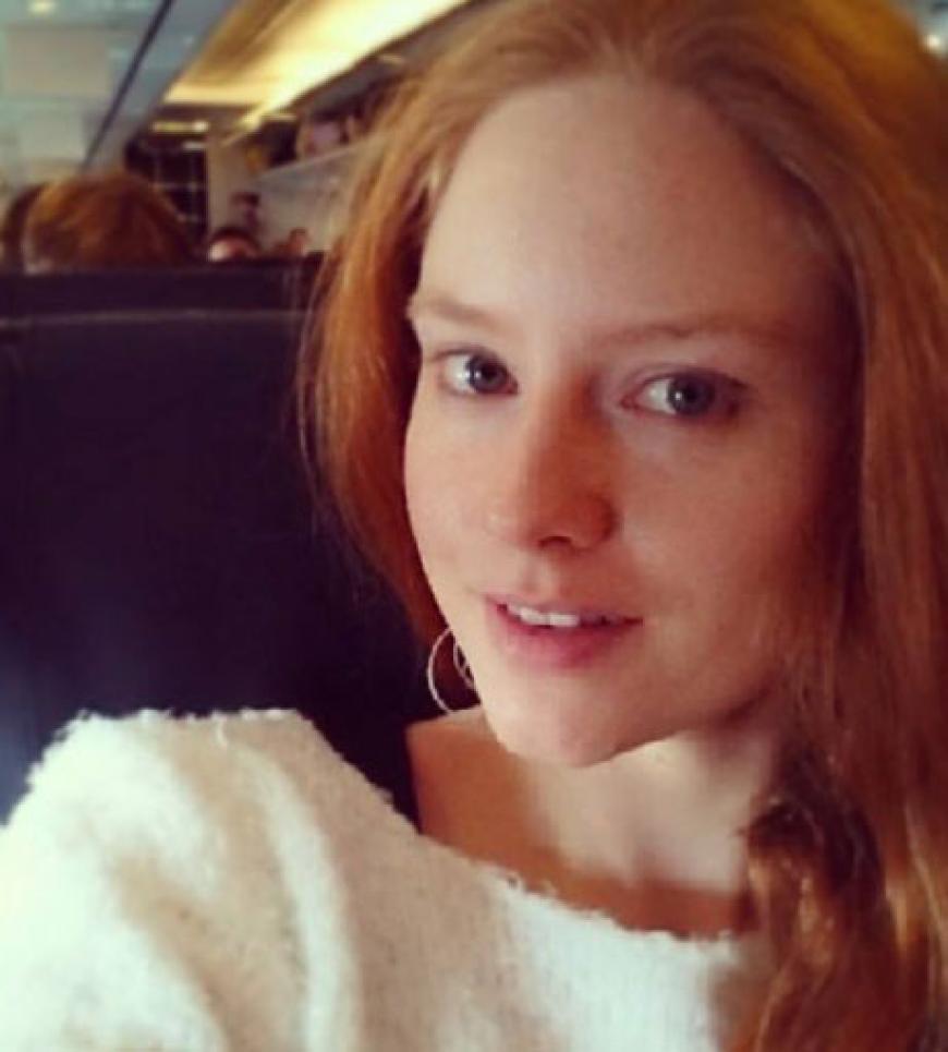 Sie ist ein Model und sie sieht gut aus: GNTM-Star Barbara Meier ganz natürlich. Doch dank ihres Markenzeichens - die roten Haare - ist sie immer noch zu erkennen