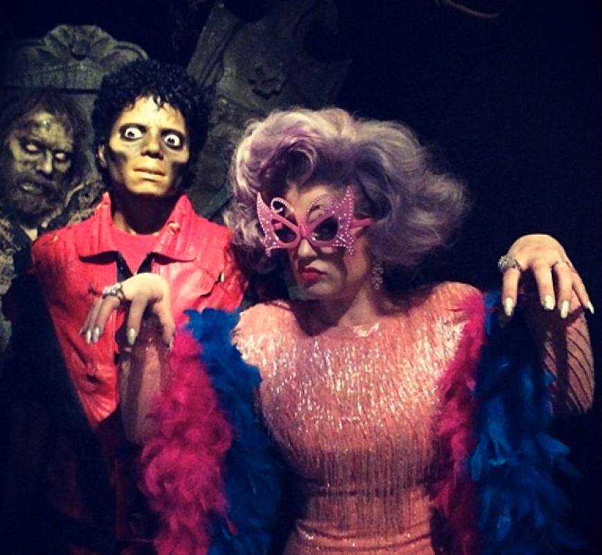 Kelly Osbourne liebt Halloween und lässt sich auch von der Michael Jackson-Puppe nicht beeindrucken