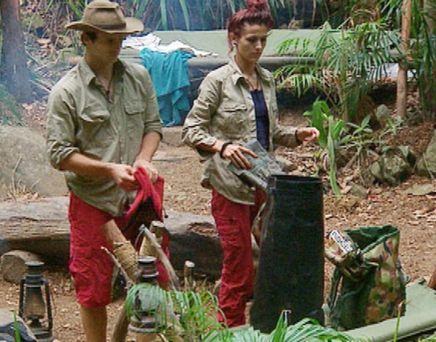 Georgina will das Camp schnellstmöglich verlassen und hinterlässt ihre ganzen Sachen - zum Ärger der übrigen Bewohner, die ihren Kram zusammenpacken und abgeben müssen