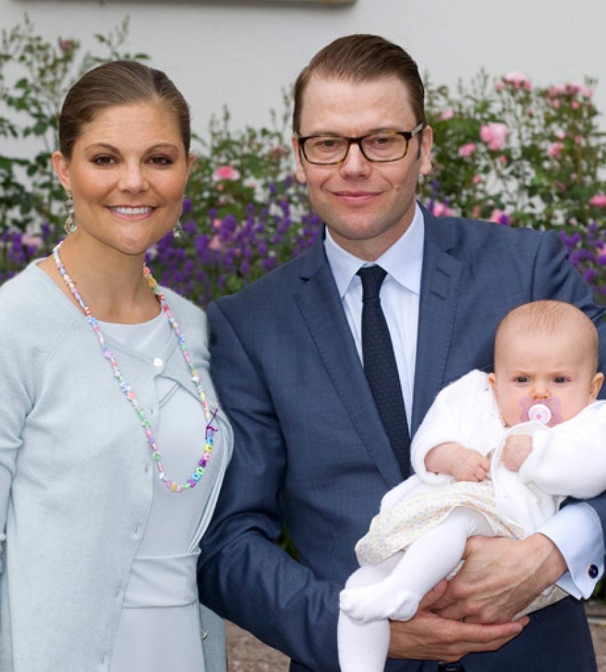 Und auch dieses Paar bekam 2012 süßen Nachwuchs: Kronprinzessin Victoria von Schweden und Ehemann Prinz Daniel sind seit dem 23. Februar 2012 Eltern der kleinen Prinzessin Estelle