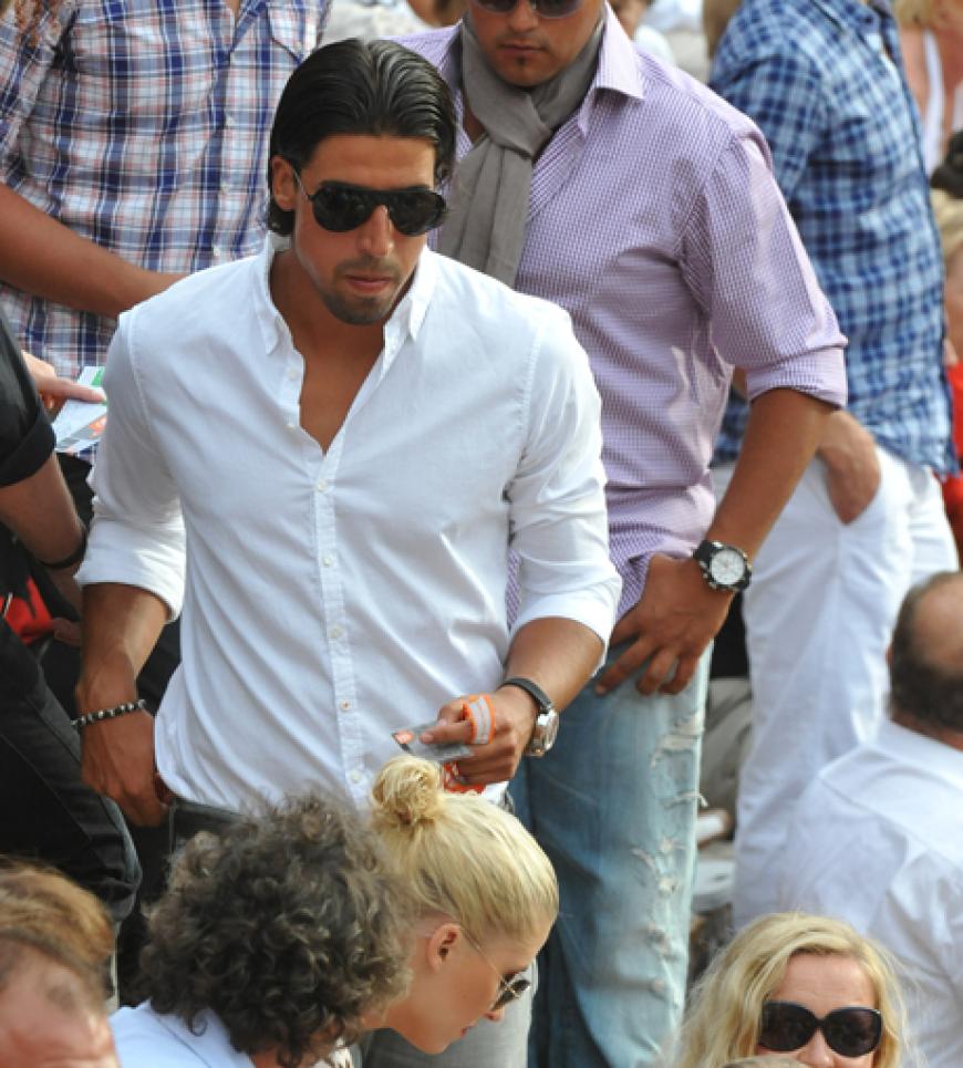 Nationalspieler Sami Khedira nahm im Publikum Platz... und Achtung: