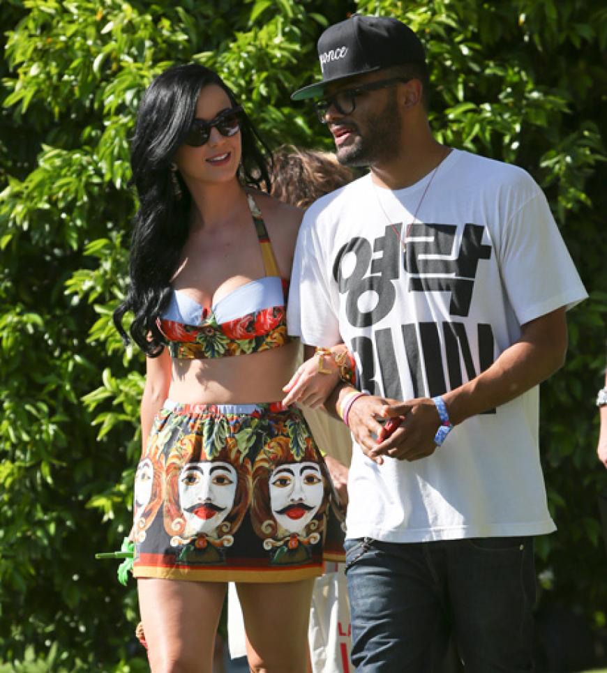Katy Perry braucht nach der Trennung von John Mayer Abwechslung. Die findet sie auf dem Musikfestival offenbar ganz schnell ...