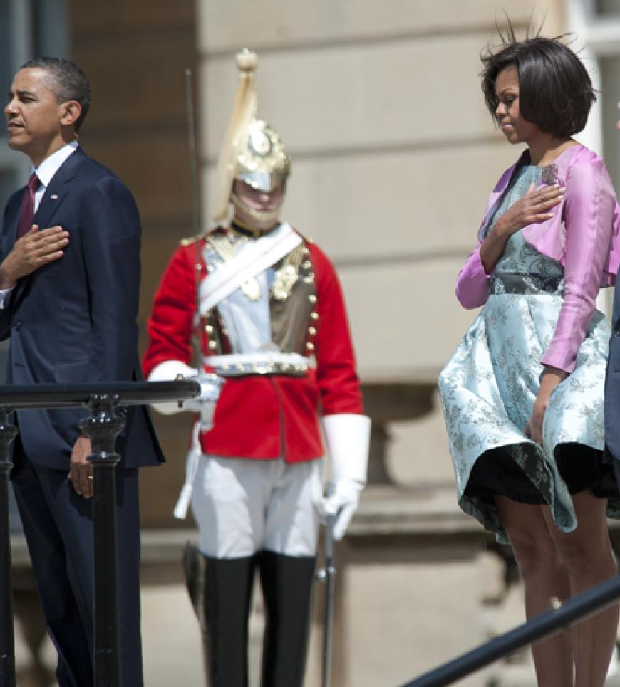 Bei einem der vielen Empfänge musste Michelle Obama sichtlich mit dem Wind kämpfen