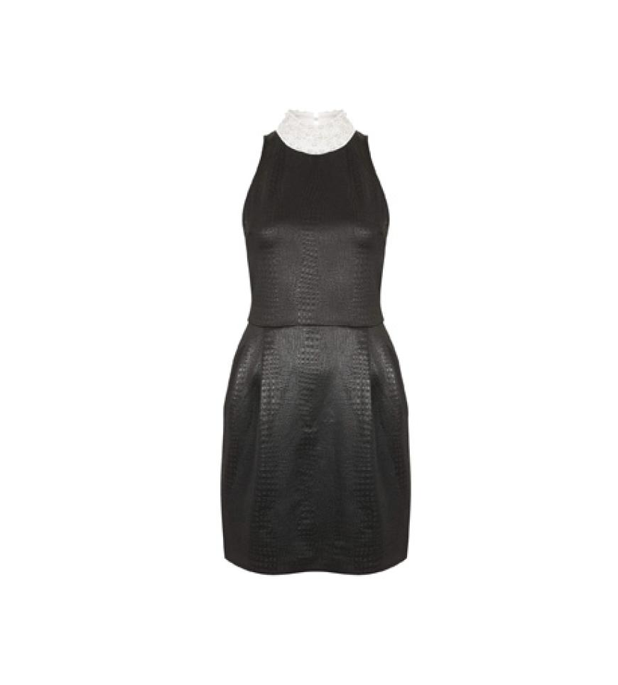 Hochgeschlossen und verziert. Kleid mit Perlenkragen von WYLDR, ca. 35 Euro