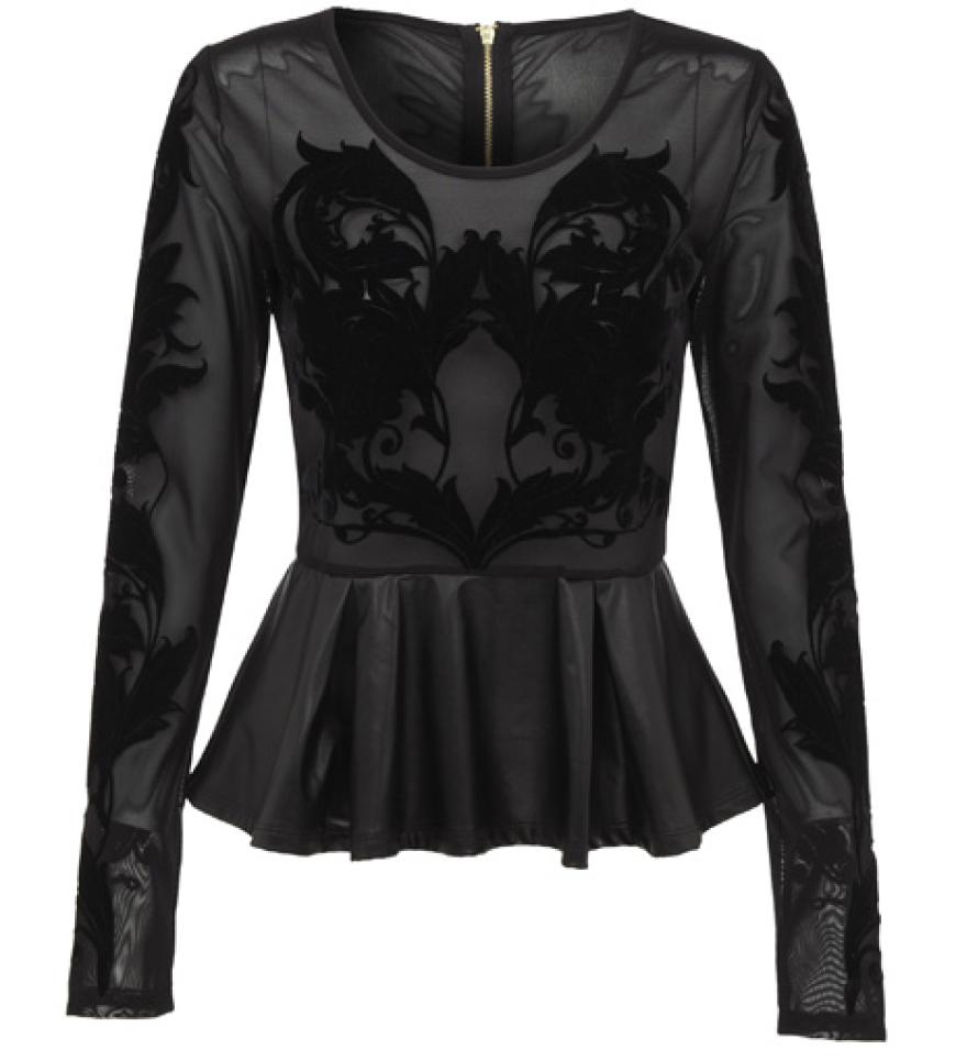 Das Oberteil mit Tribal-Verzierung ist von River Island, ca. 35 Euro