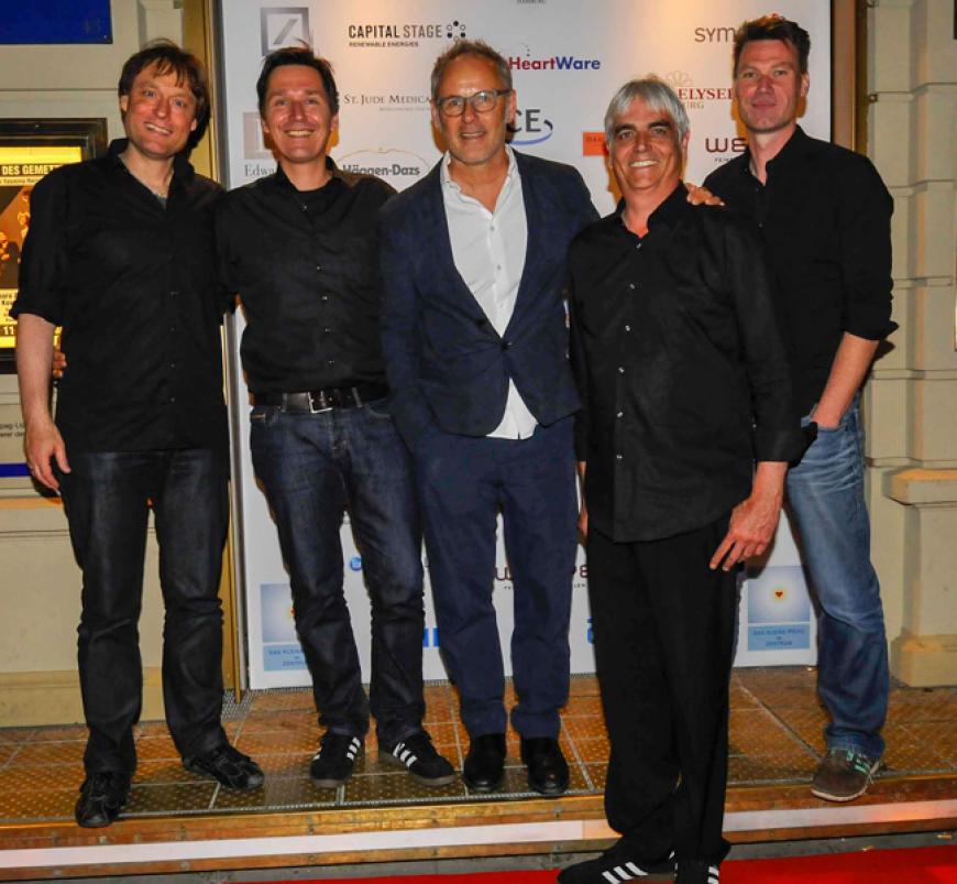Für den guten Zweck: Moderator Reinhold Beckmann war an diesem Abend musikalisch unterwegs und heizte mit seiner Band den Gästen ein. Cool!