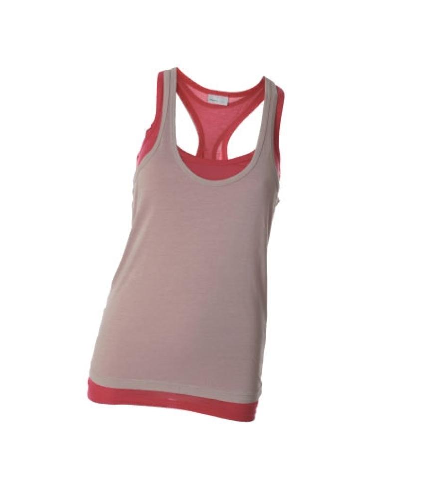Diese Accessoires machen den Boyfriend-Look perfekt: Tanktop im Lagenlook von Selected, ca. 25 Euro
