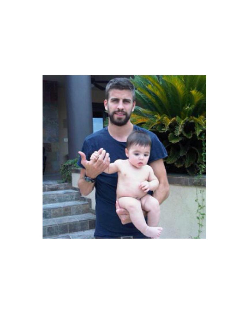 Endlich Urlaub! Papa Piqué und Sohnemann Milan genießen die freien Tage offensichtlich