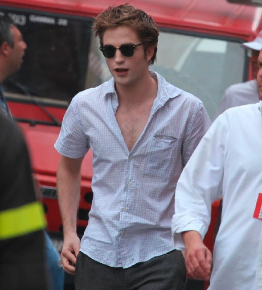 Nachdem Robert Pattinson bei den Filmfestspielen in Cannes für Aufsehen sorgte, ist er jetzt am Set von Twilight 2 angekommen