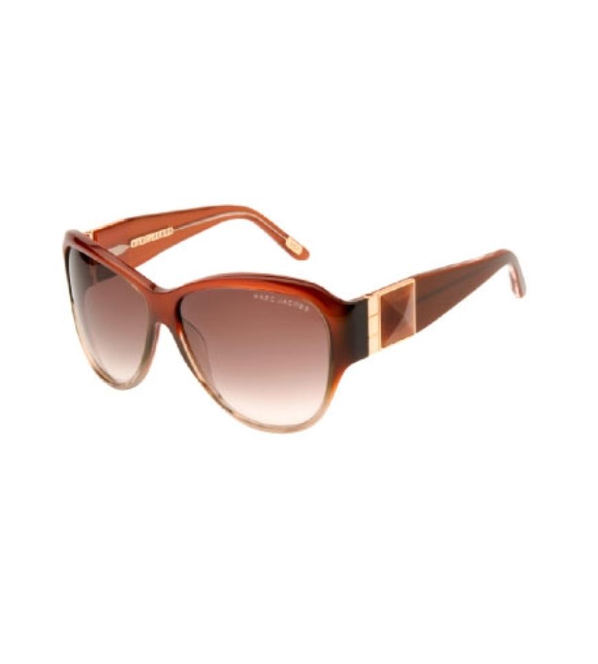 Diese Accessoires machen den Marlene-Look perfekt: Retro-Sonnenbrille von Marc Jacobs, ca. 340 Euro
