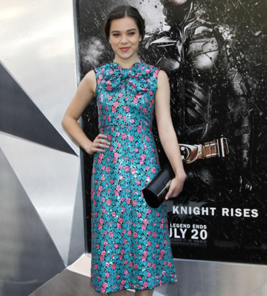 Wer schon jetzt den Frühling einläuten möchte, macht es wie Nachwuchstalent Hailee Steinfeld auf der Premiere von