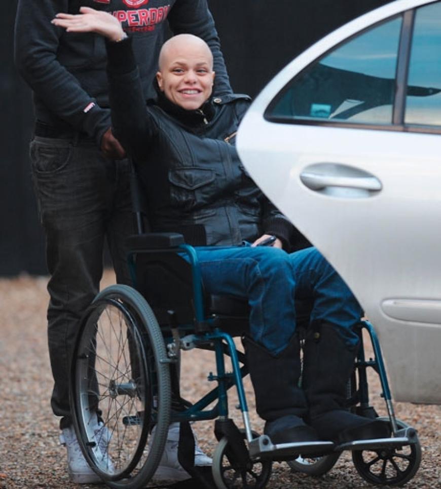 Am 22. März verstarb in England Jade Goody. Goody litt an Gebärmutterhalskrebs und verbrachte ihre letzten Monate fast gänzlich in der Öffentlichkeit. Vor laufenden Kameras kämpfte sie gegen ihr Schicksal an und musste sich dennoch geschlagen geben