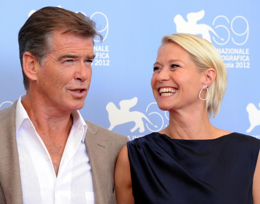 Pierce Brosnan and Trine Dyrholm gutgelaunt beim Fototermin von