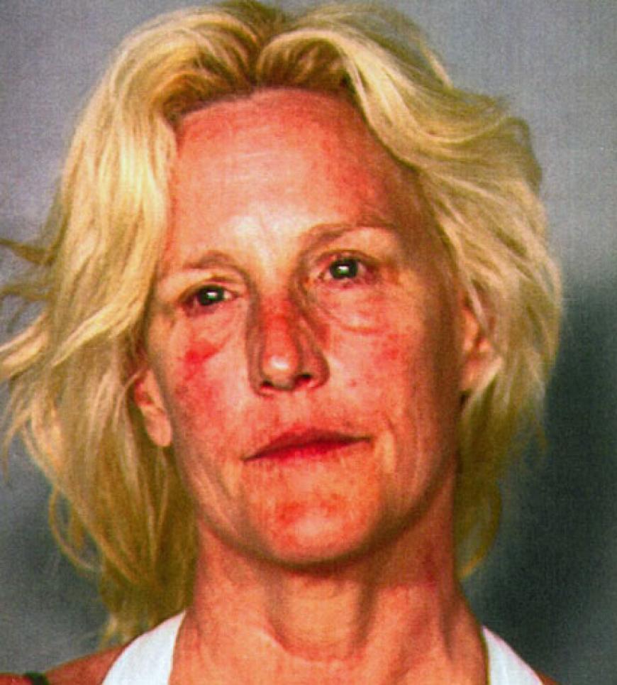 Umweltaktivistin Erin Brockovich wurde wegen trunkenheit am Steu... ähm Bootssteuer festgenommen. Sie erlangte Bekanntheit durch den gleichnamigen Film über ihr Leben, in dem Julia Roberts die Hauptrolle spielte.