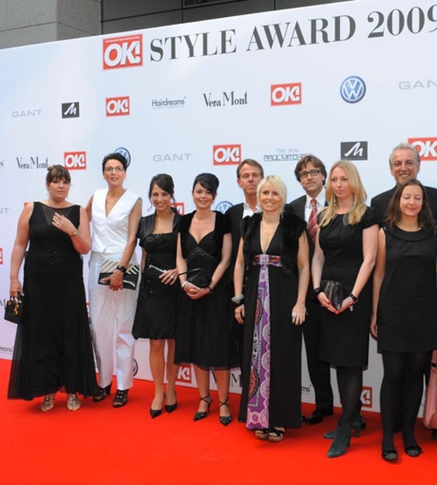 Das OK!-Team (v.l.): OK!-Anzeigenleitung Ulrike Geisert, OK!-Beauty-Leitung Frie Kicherer, stv. Verlagsleiterin der Mediengruppe Klambt Silke Oman, Verlagsleiterin der Mediengruppe Klambt Nicole Oefler, OK!-Chefredakteur Klaus Dahm, OK!-Chefredakteurin Alex Siemen, Geschäftsführer der Mediengruppe Klambt Kay Labinsky, stv. OK!-Chefredakteurin Ilka Peemöller, Geschäftsführer Sales der Mediengruppe Klambt Martin Fischer und OK!-People-Leitung Julia Ulbrich