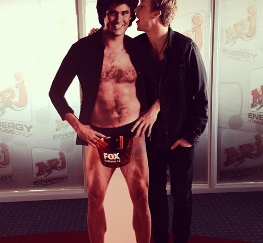 Samu Haber ist anscheinend ein großer Fan von David Hasselhoff und knutscht ihn erst mal ab
