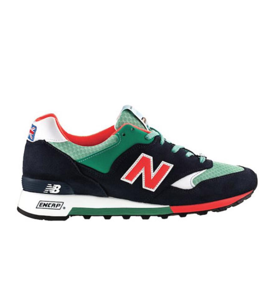 Immer schön auf dem Boden bleiben! Pünktlich zum Sommerstart bringt New Balance den 577 in zwei Colorways raus. Uns gefällt dieses Modell besonders gut! Ab 185 Euro