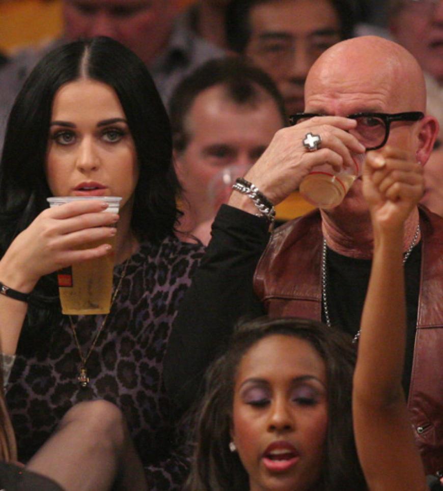 Wie der Vater, so die Tochter: Katy Perry und ihr Dad gönnen sich ein Bierchen