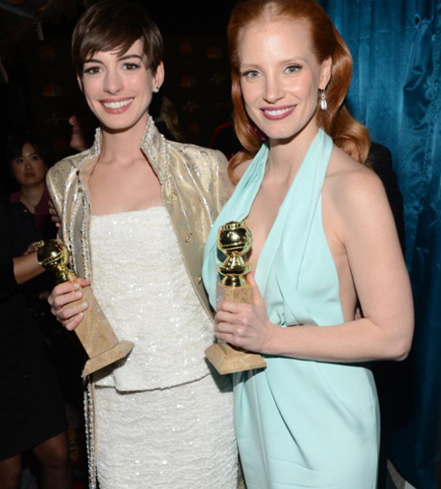 Stolze Preisträgerinnen: Anne Hathaway und Jessica Chastain
