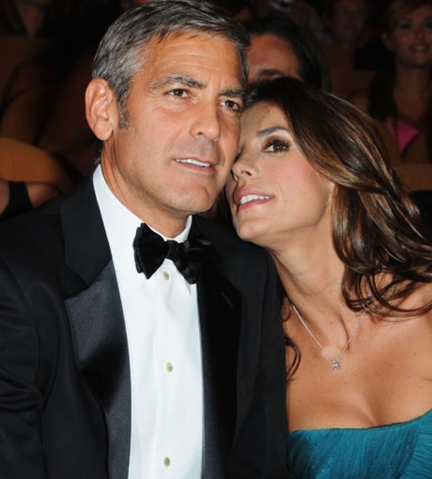 George Clooney turtelt mit Elisabetta Canalis bei der Premiere seines neuen Films