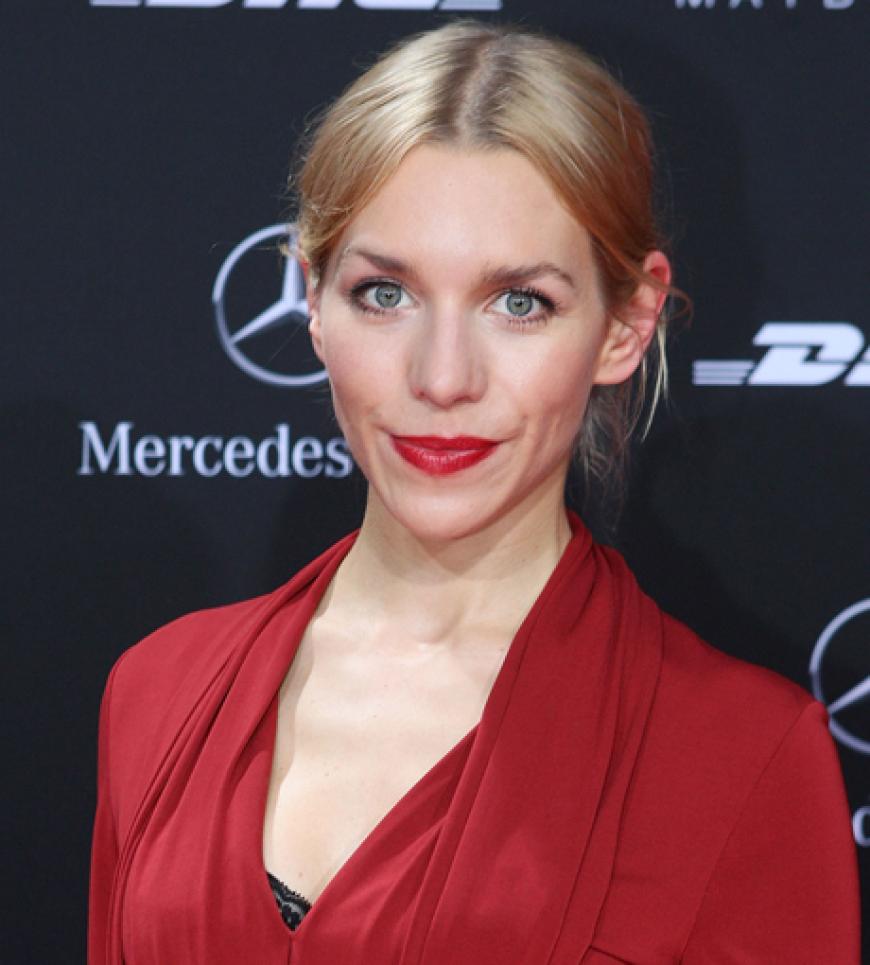 Setzte auf die Signalfarbe: Schauspielerin Julia Dietze
