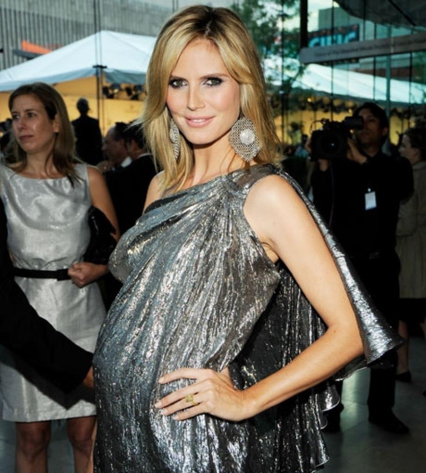 Heidi Klum posiert für die Fotografen. Ihr Babybauch ist wirklich nicht mehr zu übersehen