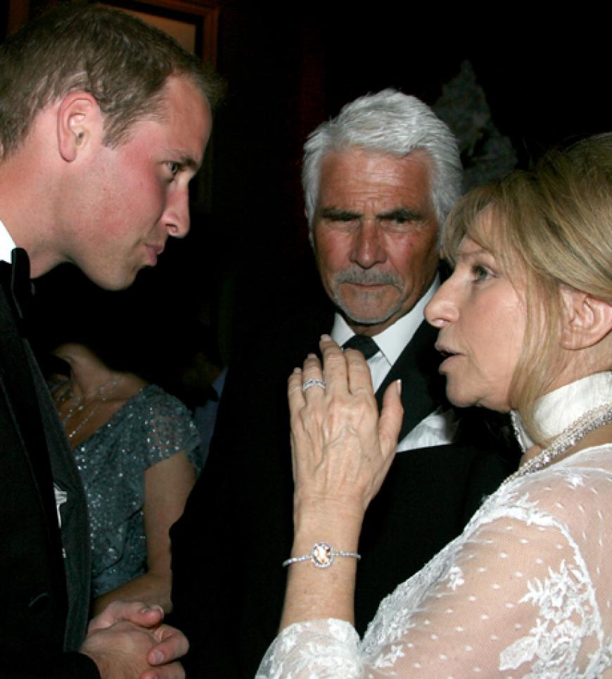 Barbra Streisand und James Brolin waren ebenfalls in einem angeregten Gespräch mit Prinz William anzutreffen