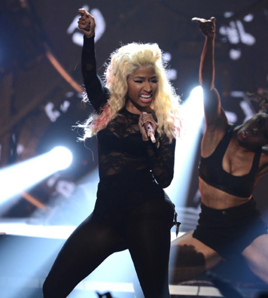 Erst rockte Sängerin Nicki Minaj die Bühne ...