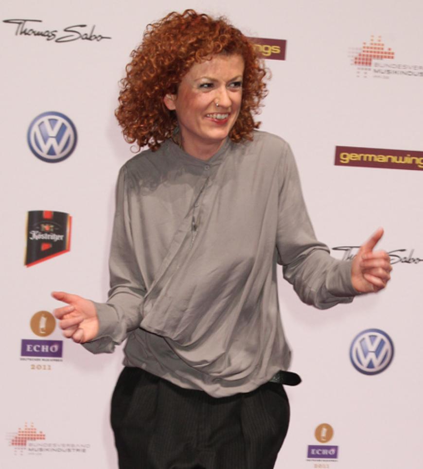 Lucy Diakovska zeigte sich gut gelaunt den Fotografen