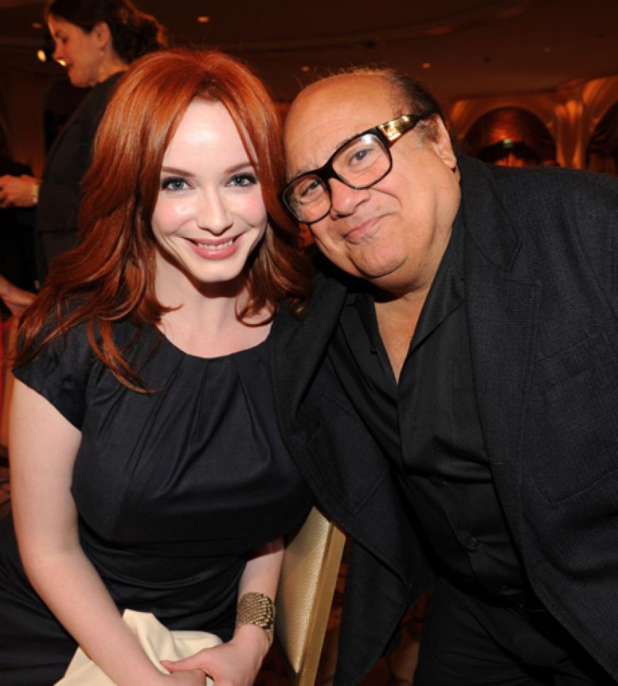 Christina Hendricks und Danny DeVito haben ebenfalls gemeinsam Spaß