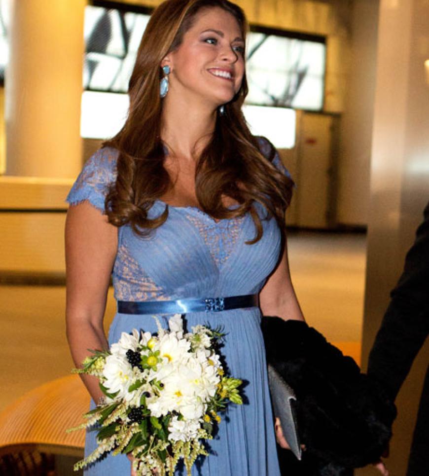 In einer wundervollen Robe von Jenny Packham kam Madeleine von Schweden zum Event und strahlte vor Glück