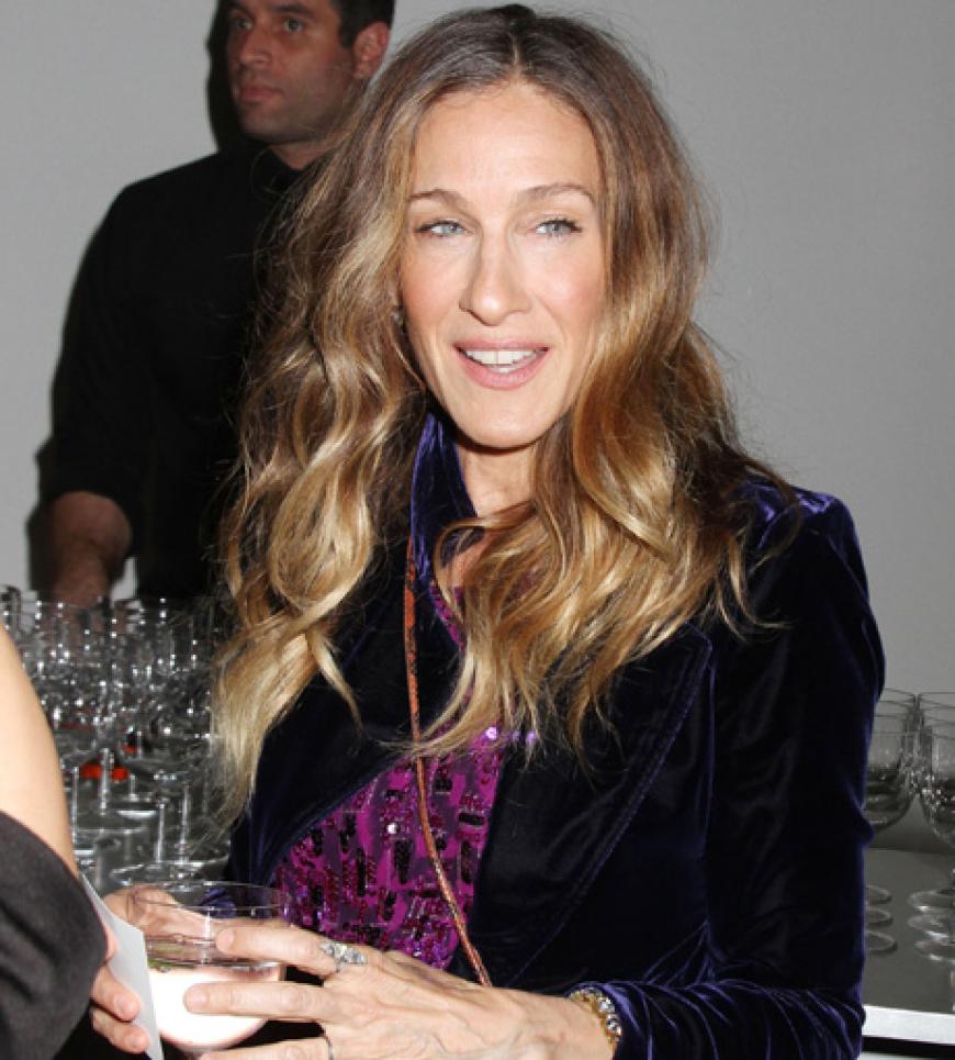 Eigentlich kennen wir sie als Style-Queen. Doch Schauspielerin Sarah Jessica Parker leidet unter ihrem Ruf, denn sie kämpft mit fiesen Krampfadern an den Füßen